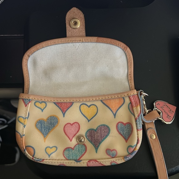 **NEW LISTING** Dooney and Bourke Wistlet - Picture 4 of 7